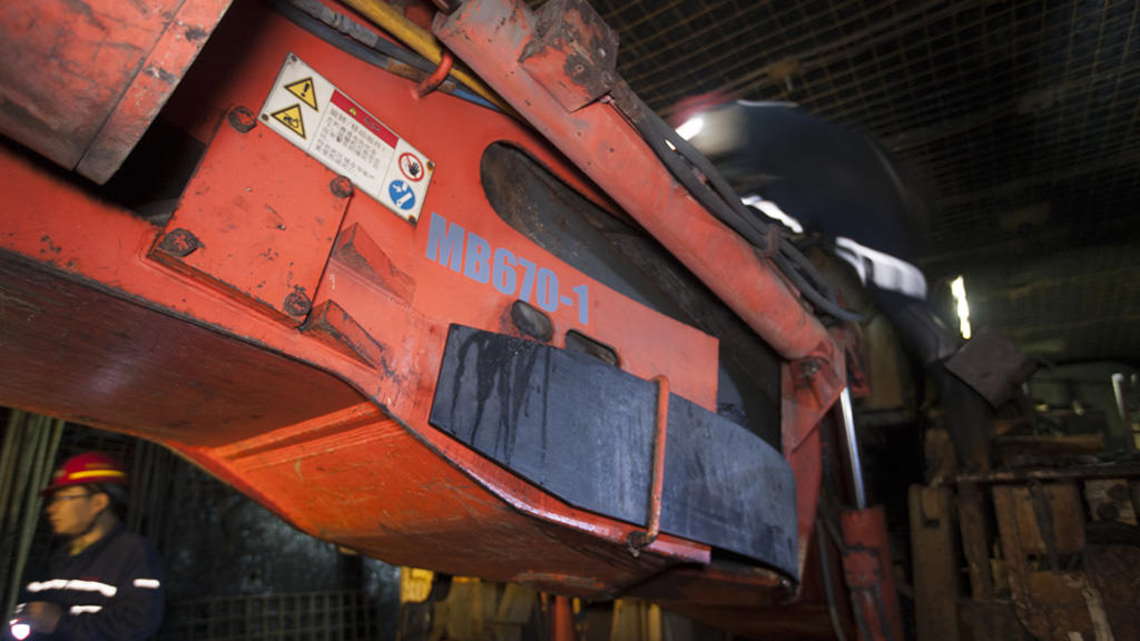The mine operates two Sandvik MB670-1 bolter miners, which are designed to simultaneously bolt the roof and the rib of a roadway.